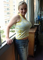 single woman in Darien seeking casual date